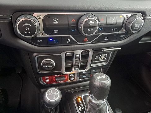 Used 2025 Jeep Wrangler Unlimited Rubicon 4xe AWD/4WD image 15