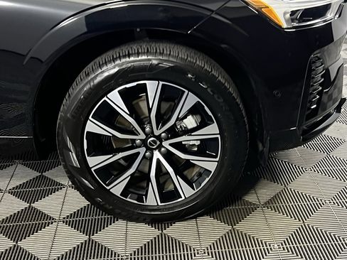 Used 2025 Volvo XC60 B5 Plus image 12