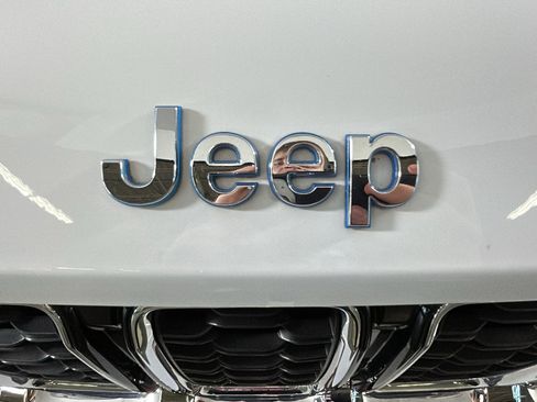 Used 2023 Jeep Grand Cherokee 4WD 4xe image 8