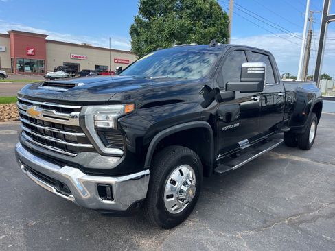 Used 2025 Chevrolet Silverado 3500 LTZ w/ LTZ Convenience Package AWD/4WD image 1
