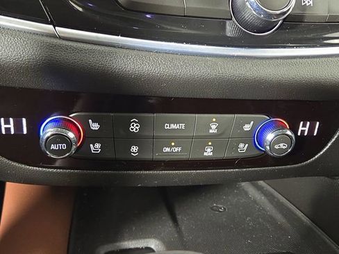 Used 2018 Buick Enclave Avenir w/ Avenir Technology Package image 21