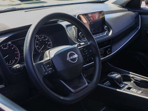 Used 2025 Nissan Rogue S AWD/4WD image 14