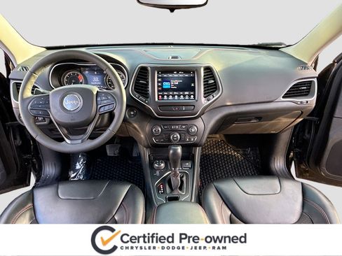 Used 2022 Jeep Cherokee Trailhawk image 3