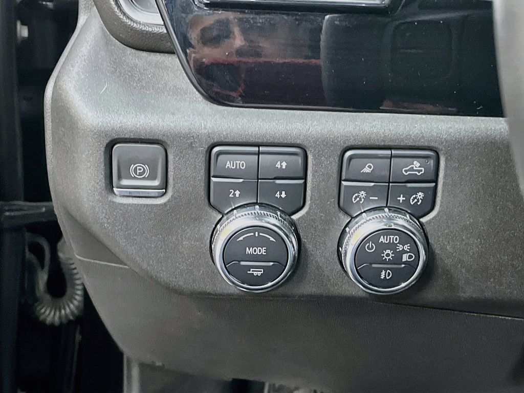 Used 2024 GMC Sierra 2500 SLT w/ SLT Premium Package AWD/4WD image 10