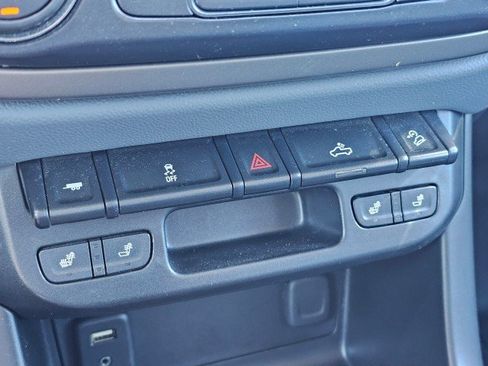 Used 2017 Chevrolet Colorado Z71 AWD/4WD image 36