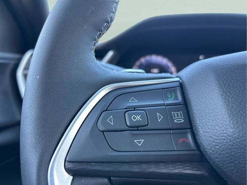 Used 2025 Jeep Grand Cherokee Laredo X w/ Luxury Tech Group I image 15