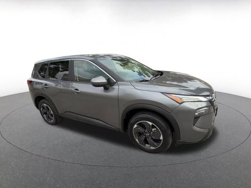Used 2025 Nissan Rogue SV FWD image 2