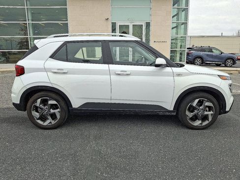 Certified 2022 Hyundai Venue SEL image 5