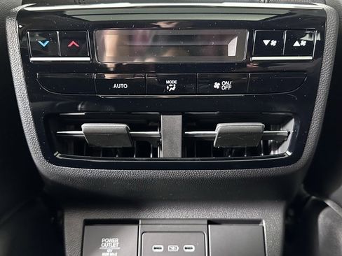 Used 2025 Acura MDX FWD image 22