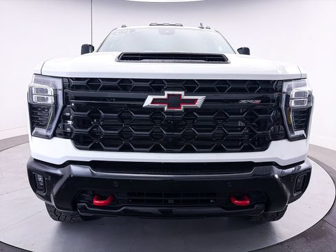 Used 2025 Chevrolet Silverado 2500 ZR2 w/ Technology Package AWD/4WD image 17
