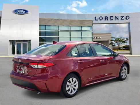 Used 2022 Toyota Corolla LE image 5