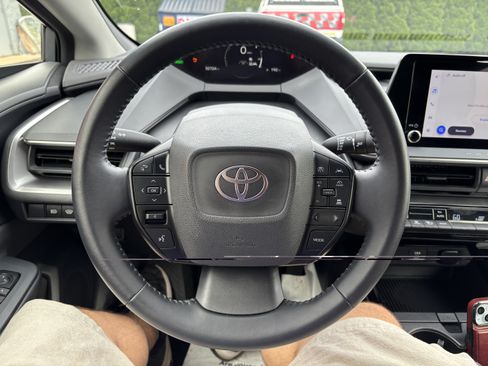 Used 2024 Toyota Prius LE FWD image 18
