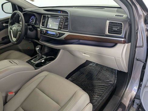 Used 2016 Toyota Highlander Limited FWD image 30