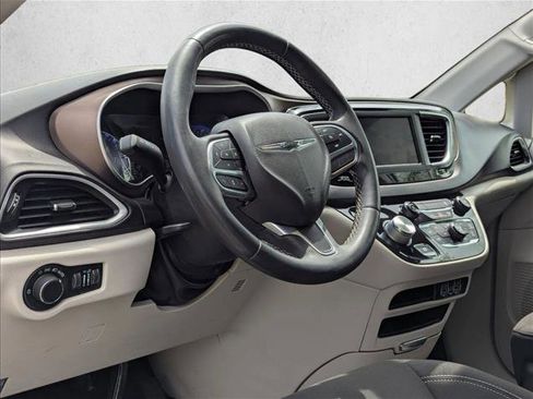 Used 2022 Chrysler Voyager LX FWD image 10