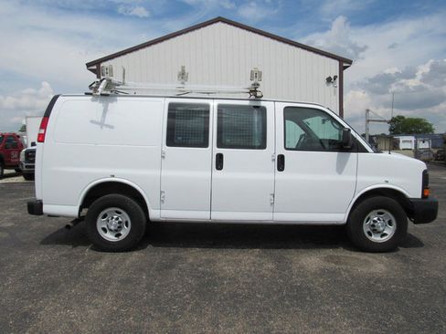 Used 2015 Chevrolet Express 2500 RWD image 1