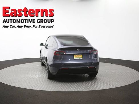 Used 2022 Tesla Model Y Long Range AWD/4WD image 32