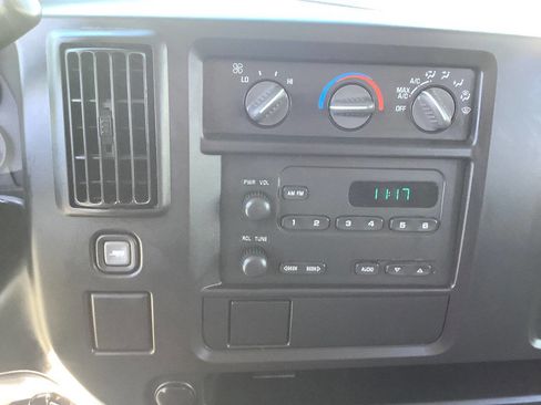 Used 2003 Chevrolet Express 1500 image 40