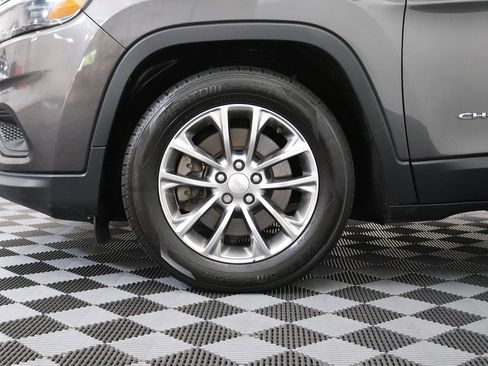 Used 2020 Jeep Cherokee Latitude Plus w/ Cold Weather Group FWD image 6