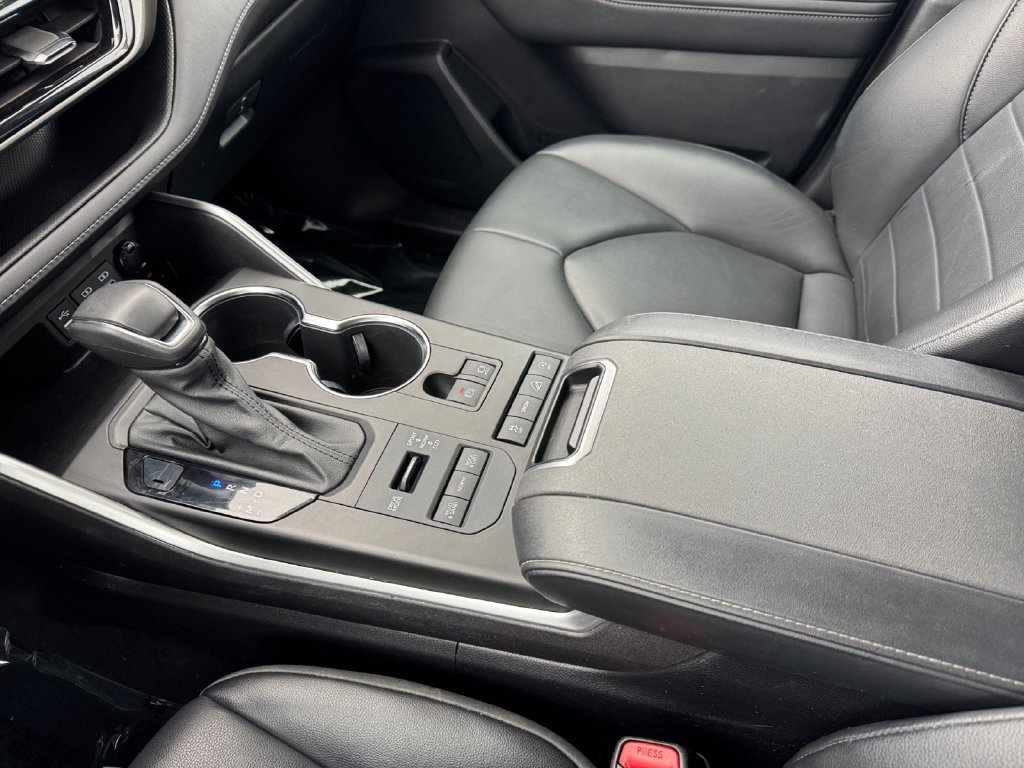 Certified 2022 Toyota Highlander XLE AWD/4WD image 26