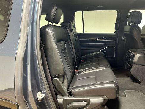 Certified 2024 Jeep Wagoneer Series II w/ Flexible Seating Group AWD/4WD image 47