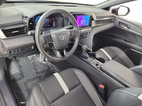 Used 2025 Toyota Camry SE FWD image 18