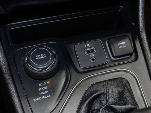 Used 2021 Jeep Cherokee Latitude Lux AWD/4WD image 22