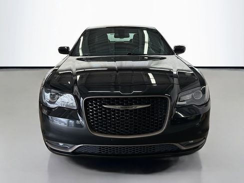 Used 2016 Chrysler 300 S image 2