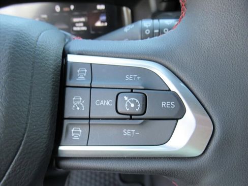 Certified 2025 Jeep Compass Trailhawk w/ Trailhawk Elite Group image 24