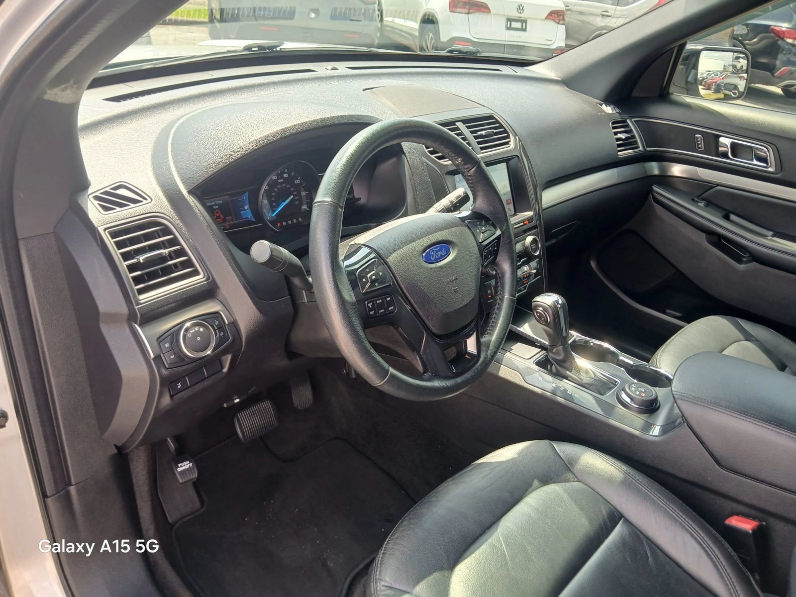 Used 2018 Ford Explorer XLT w/ Equipment Group 202A AWD/4WD image 8