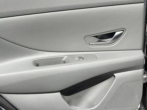 Used 2025 Hyundai Elantra SEL FWD image 11