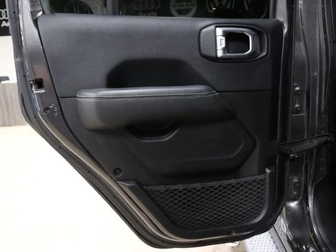 Used 2019 Jeep Wrangler Unlimited Sahara image 21