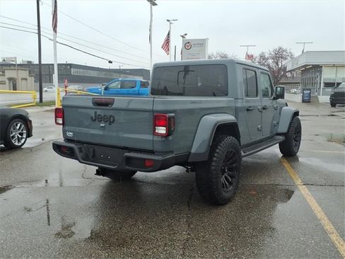 Used 2025 Jeep Gladiator Sport image 5