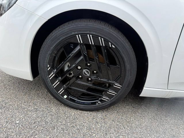 New 2026 Nissan Sentra SR w/ Floor Mat Package FWD image 12
