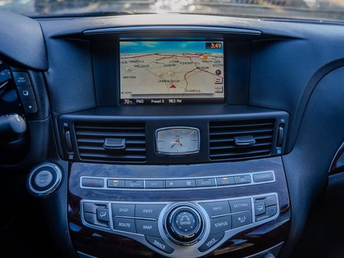 Used 2011 INFINITI M56 image 20