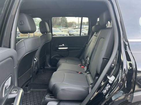 Used 2025 Mercedes-Benz GLB 250 image 32