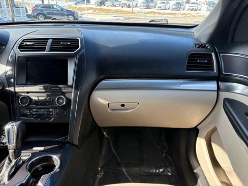 Used 2018 Ford Explorer XLT w/ Equipment Group 202A image 31