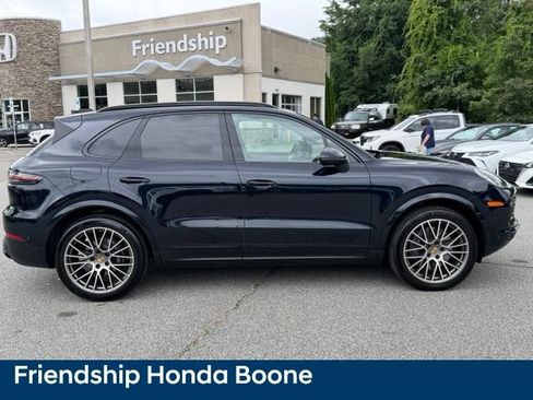 Used 2023 Porsche Cayenne Platinum Edition AWD/4WD image 4