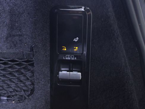 Used 2024 Land Rover Range Rover Sport SE image 11