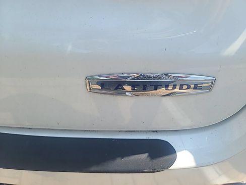 Used 2018 Jeep Compass Latitude FWD image 6