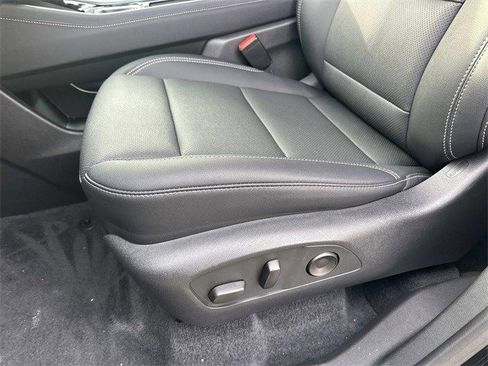 Used 2025 Chevrolet Traverse LT w/ Enhanced Driving Package image 21