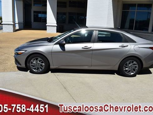 Used 2024 Hyundai Elantra SEL FWD image 6