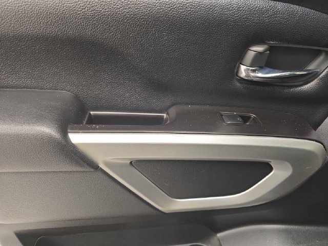 Used 2019 Nissan Titan SV AWD/4WD image 18