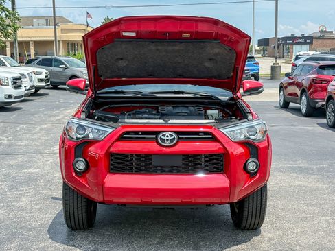 Used 2022 Toyota 4Runner SR5 Premium w/ Moonroof Package AWD/4WD image 35