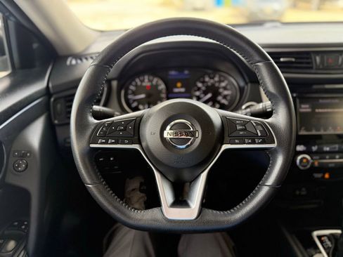 Used 2019 Nissan Rogue SV image 24