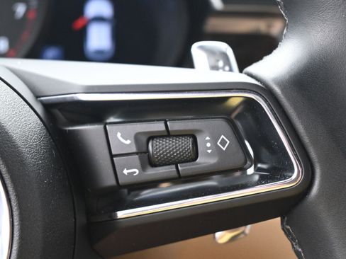 Certified 2025 Porsche Macan image 23