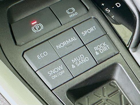 Used 2025 Toyota RAV4 XLE AWD/4WD image 25