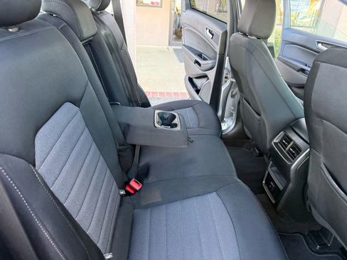 Used 2020 Ford Edge SE image 22