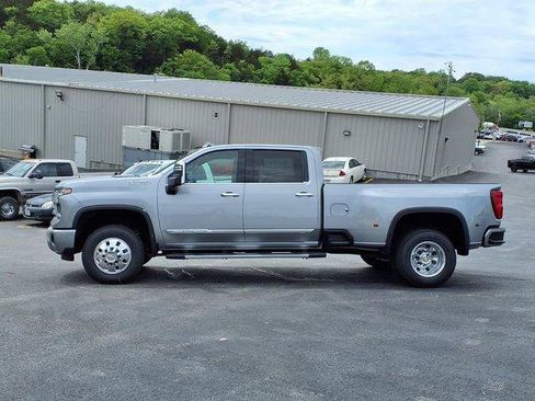 New 2026 Chevrolet Silverado 3500 High Country w/ High Country Premium Package AWD/4WD image 2