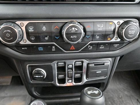 Used 2024 Jeep Wrangler High Altitude AWD/4WD image 24