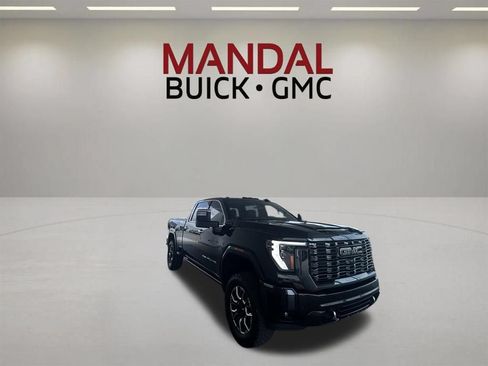 Used 2024 GMC Sierra 3500 Denali Ultimate AWD/4WD image 3